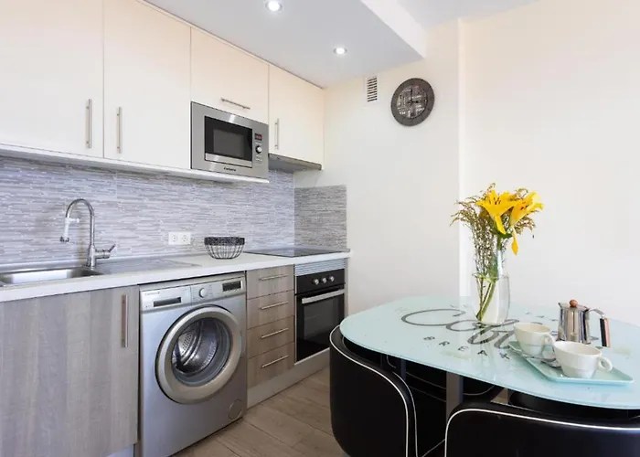 Live Americas Pool 2 Apartment